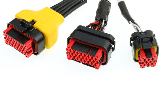 مجموعة تسخير الأسلاك الحمراء 24awg مع خدمات تصنيع المعدات الأصلية / تصنيع التصميم الشخصي للسيارات